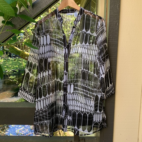 Vintage Tops - VINTAGE Liz Baker semi sheer black white geometric print button-up tunic SZ M